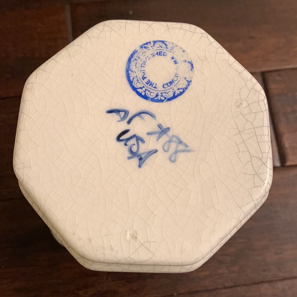 Vintage Dedham Blue and White Rabbit Crackle Pattern Pitcher with handle - Picture 6 of 7